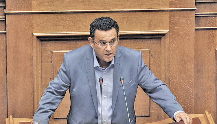 ο βουλευτής Ηρακλείου του ΚΚΕ Μανόλης Συντυχάκης