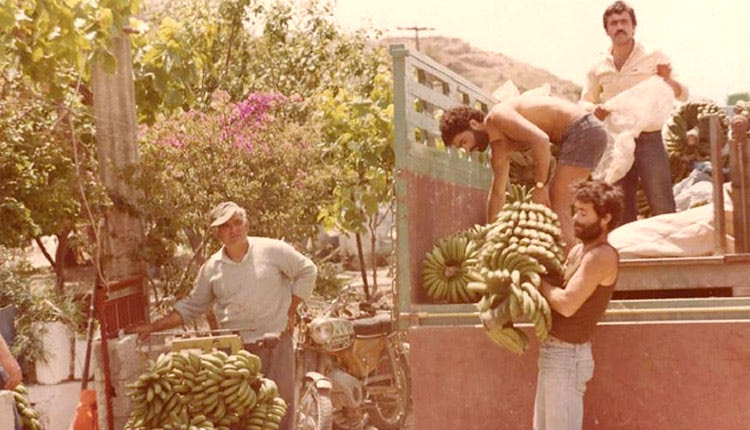 H φωτογραφία της ημέρας: Φόρτωμα μπανάνας στην Άρβη τη δεκαετία του ‘70