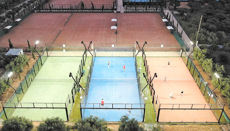 PADEL στα 4 γήπεδα που διαθέτει  το Lyttos Beach Tennis Academy