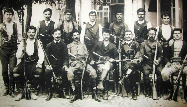 H φωτογραφία της ημέρας: 1905. Αγωνιστές που συμμετείχαν στο κίνημα Θερίσου με τον Βενιζέλο