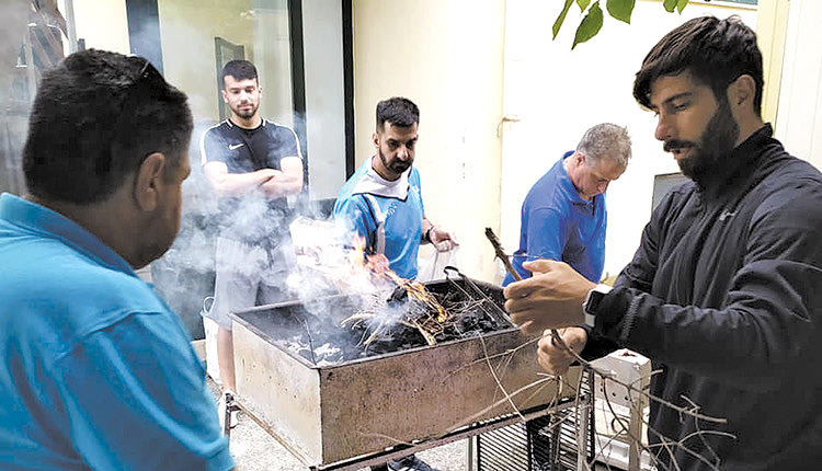 μπάρμπεκιου στο ποδοσφαιρικό τμήμα στον Πόρο