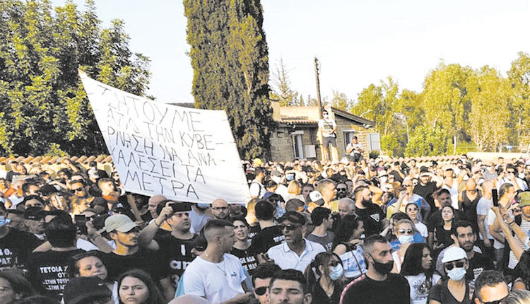 Γιατρός με μεταπτυχιακό στο Χάρβαρντ συνελήφθη για τα επεισόδια στην Κύπρο