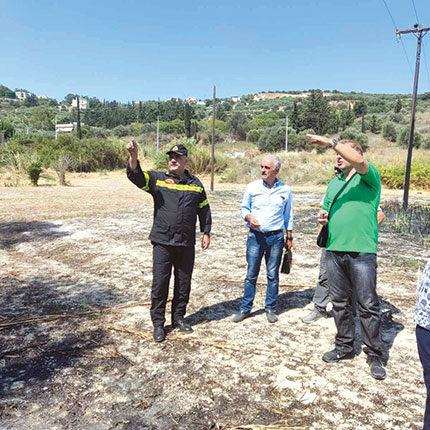 Το σημείο από όπου ξεκίνησε η φωτιά έδειξαν κάτοικοι στον κ. Παττακό. Το ίδιο σημείο είχαν εντοπίσει και οι πυροσβέστες