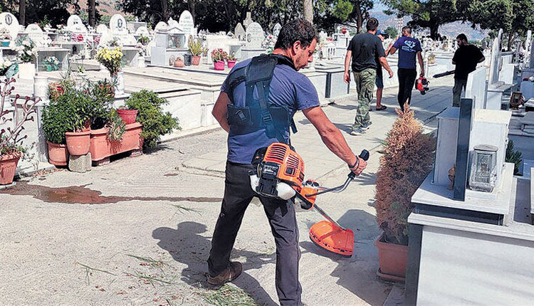 Από τους καθαρισμούς στο κοιμητήριο Γαζίου