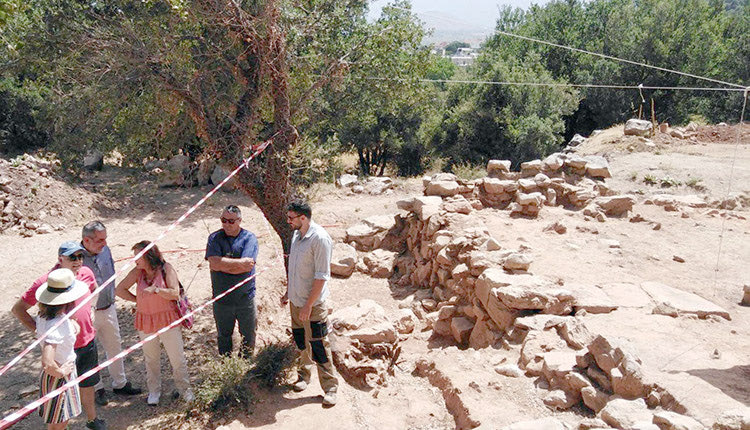 Η ΒΙΚΤΟΡΙΑ ΧΙΣΛΟΠ ΣΕ … ΕΠΙΤΟΠΙΑ ΕΡΕΥΝΑ Από «Το Νησί» στις ανασκαφές του Οροπεδίου Λασιθίου