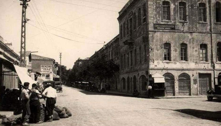 ΦΩΤΟΗΜΕΡΑΣ:Ηράκλειο, δεκαετία του ‘20-30. Η σημερινή οδός Δικαιοσύνης γωνία με την Έβανς.