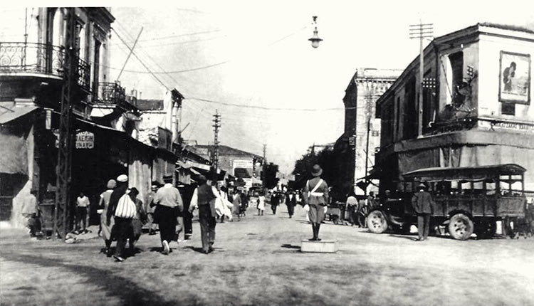 ΦΩΤΟΗΜΕΡΑΣ: Το Ηράκλειο, το Μεϊντάνι λίγο μετά τον Πόλεμο. Διακρίνεται η σημερινή λ. Δικαιοσύνης.