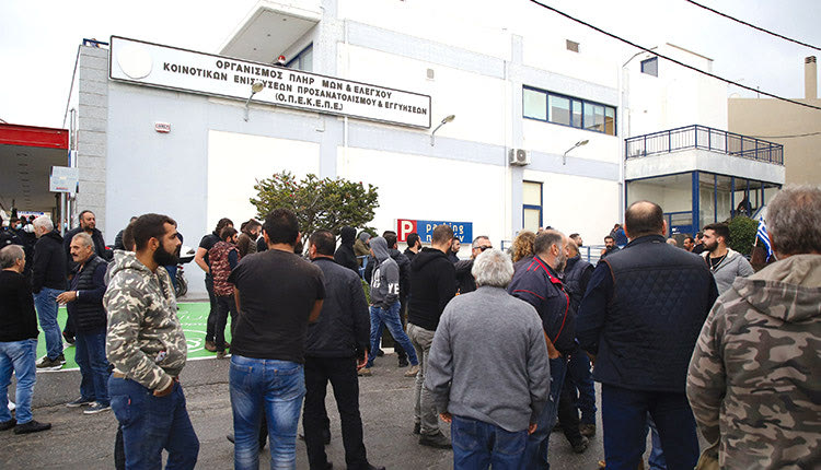 κατάληψη των γραφείων του ΟΠΕΠΕΚΕ στο Ηράκλειο από τους αγρότες της Κρήτης