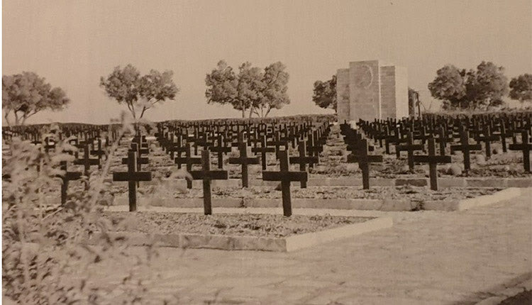 Το παλιό νεκροταφείο στο Ατσαλένιο όπου έγινε το γήπεδο του ΠΟΑ