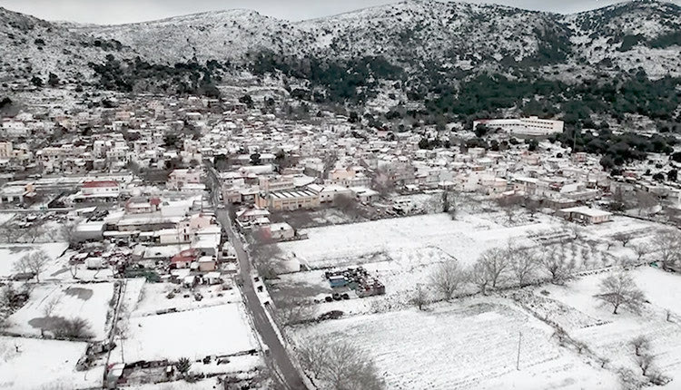 το Οροπέδιο Λασιθίου που έχei καλυφθεί με χιόνι