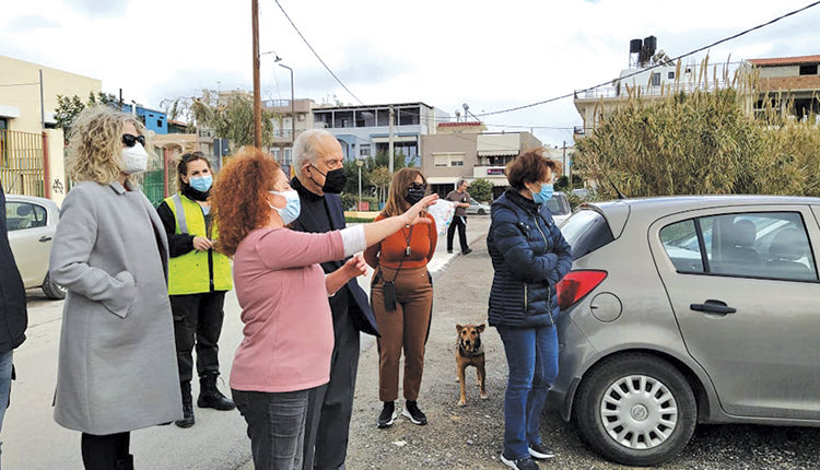 Ο κ. Λαμπρινός βρέθηκε χθες στην οδό Εμπειρίκου όπου η πολεοδομική μελέτη εκκρεμεί 35 χρόνια