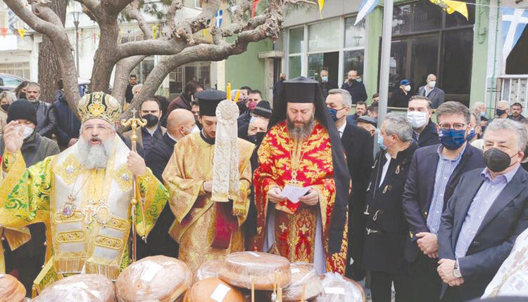 Έχρισε τον διάδοχο του Το είχε υποσχεθεί και πήγε! Στον Κρουσώνα του δήμου Μαλεβιζίου, βρέθηκε χθες το πρωί ο Αρχιεπίσκοπος Κρήτης κ. Ευγένιος.