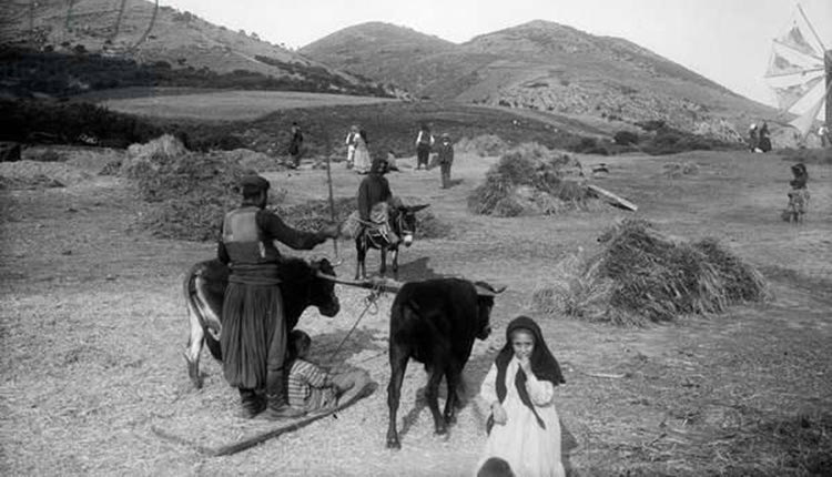 ΦΩΤΟΗΜΕΡΑΣ: Έξω από τη Νεάπολη, στα Αλωνάκια. Φωτογραφία τραβηγμένη το 1905.