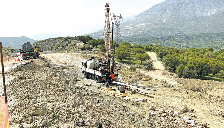 Γεωτεχνική γεώτρηση στην περιοχή της κατολίσθησης