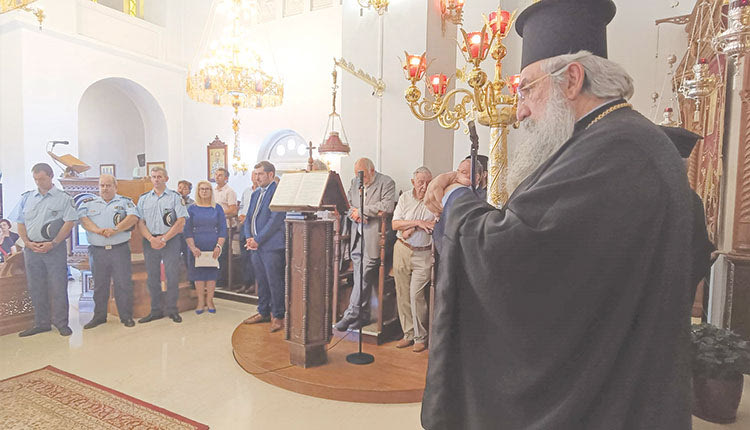 Όλοι σχεδόν οι πολιτικοί αλλά και ο Αρχιεπίσκοπος κ.Ευγένιος έδωσαν το “παρών” στη Δοξολογία στον Ιερό Μητροπολιτικό Ναό της Αγ. Φωτεινής στην Ιερά πετρα για τα ονομαστήρια του Σεβασμιότατου Μη τροπολίτη Ιεραπύτνης Σητείας κ. Κύριλλο