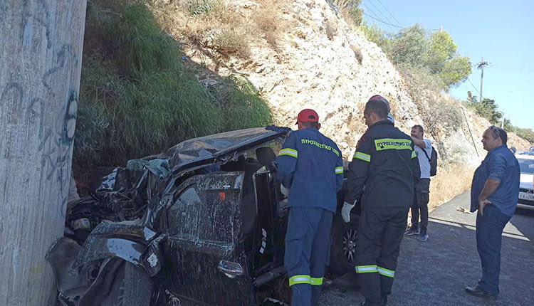 Το 4Χ4 καρφώθηκε στην κολώνα της γέφυρας