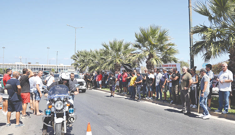 ΣΥΝΑΝΤΗΣΗ ΜΕ ΤΟΝ ΠΡΩΘΥΠΟΥΡΓΟ ΘΕΛΟΥΝ ΟΙ ΑΓΡΟΤΕΣ Ειρηνική κινητοποίηση για τη... συγκρότηση επιτροπής