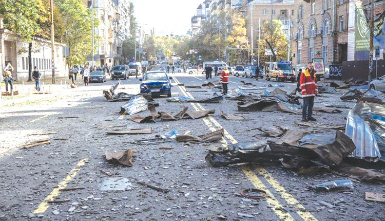 Να απομακρυνθούν άμεσα από την Ουκρανία όσοι Έλληνες παραμένουν εκεί καλεί το Υπουργείο Εξωτερικών