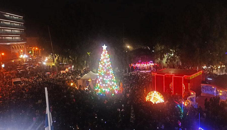 Το Ηράκλειο άναψε χθες το δέντρο της γιορτής