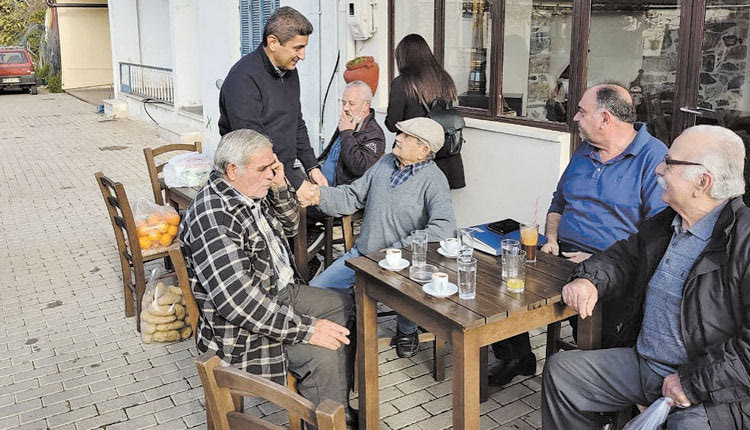 Στο κέντρο του Ηρακλείου, στη λαϊκή αγορά και στα καταστήματα στο Καστέλλι, βρέθηκε ο υφυπουργός Πολιτισμού και Αθλητισμού και βουλευτής Ηρακλείου, Λευτέρης Αυγενάκης.