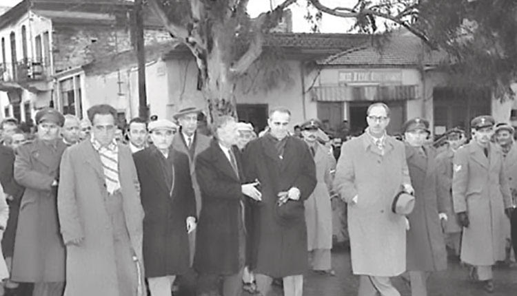 ΦΩΤΟΗΜΕΡΑΣ: Ο Κων. Καραμανλής το 1958 στη Νεάπολη Λασιθίου