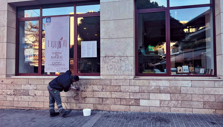 Θέμα… ωρών είναι να ξαναβρομίσουν τους τοίχους της Βικελαίας και όχι μόνο. «Για να δούμε πόσο θα κρατήσει ο σεβασμός.