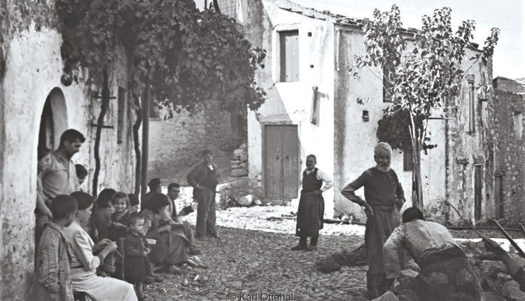 Κάτοικοι του χωριού Ξυδάς τον Οκτώβριο του 1942. (Φωτογραφία Karl Ottahal).