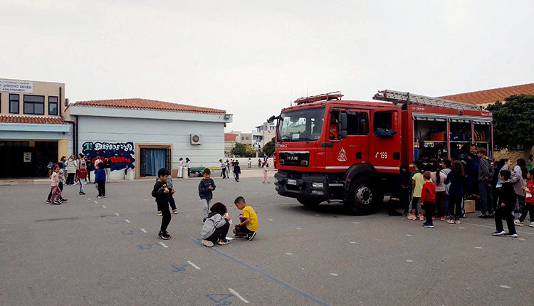 ενημέρωση από πυροσβέστες στο 1ο Δημοτικό Σχολείο Αλικαρνασσού