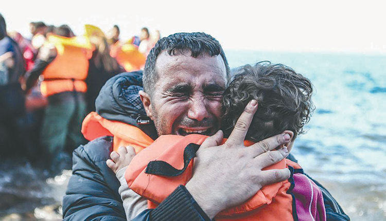 για πρώτη φορά θεσπίζεται υποχρεωτικός μηχανισμός αλληλεγγύης, ώστε τα κράτη-μέλη να διαμοιράζονται ισότιμα τα βάρη, καθώς «κανένα κράτος-μέλος δεν μπορεί να αντιμετωπίσει μόνο του τις προκλήσεις της μετανάστευσης»