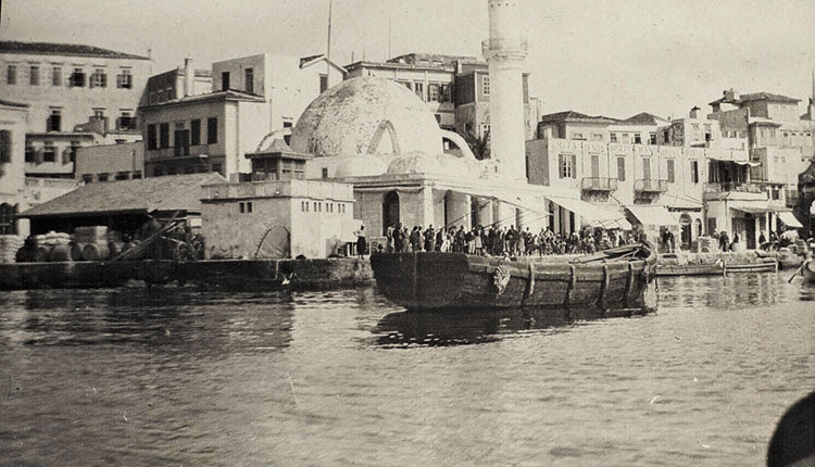 ΦΩΤΟΗΜΕΡΑΣ: Το λιμάνι των Χανίων στα 1890.