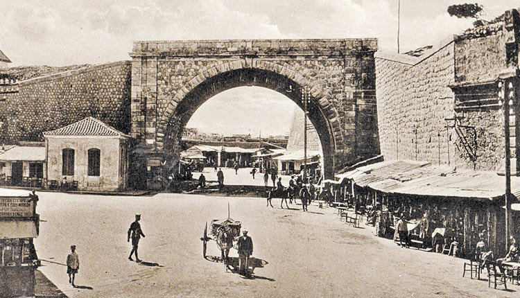 ΦΩΤΟΗΜΕΡΑΣ: Η Χανιόπορτα στις αρχές του 1900.