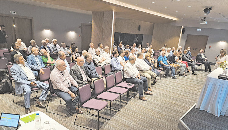 Στιγμιότυπα από την ολομέλεια του Παγκρήτιου Συλλόγου Διευθυντών Ξενοδοχείων