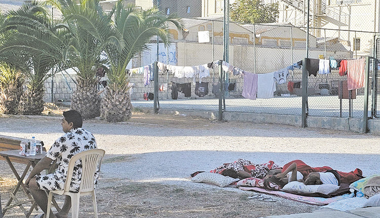 Τραγικό πραγματικά αυτό που συμβαίνει κάθε λίγο και λιγάκι σττα Τείχη, στις εγκαταστάσεις δίπλα στο τένις.