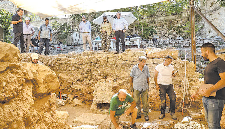 Από την επίσκεψη του περιφερειάρχη στην ανασκαφή