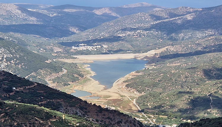 Στραγγίζει το φράγμα Αποσελέμη. Μόλις στο 20% η πληρότητα του ταμιευτήρα