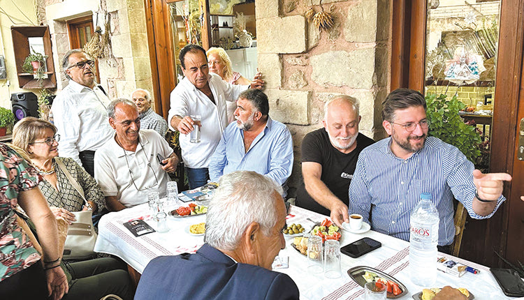 Συνεχίζει τις περιοδείες του ο Μενέλαος Μποκέας