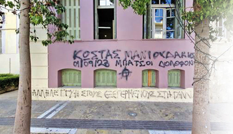 Ξανά τα ίδια. Το Δικαστικό Μέγαρο της πόλης του Ηρακλείου, που βρίσκεται στην οδό Δικαιοσύνης μαζί με τρία άλλα νεοκλασικά κτήρια ιστορικά, ήταν το κτήριο των περίφημων ενετικών στρατώνων του Αγίου Γεωργίου, που κτίστηκε το 1583 και φιλοξενούσε 700 στρατιώτες. Ανάλογη μακρά ιστορία έχουν και τα υπόλοιπα.