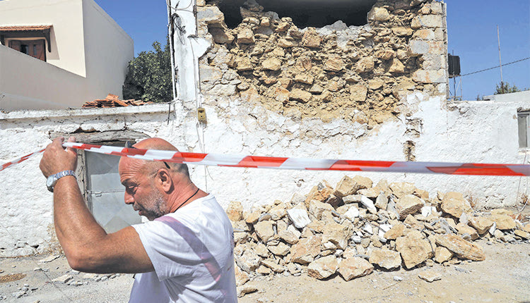 Η ΑΑΔΕ δεσμεύει από λογαριασμούς τα χρήματα της «Κρατικής Αρωγής» του Αρκαλοχωρίου σύμφωνα με επώνυμες καταγγελίες πολιτών