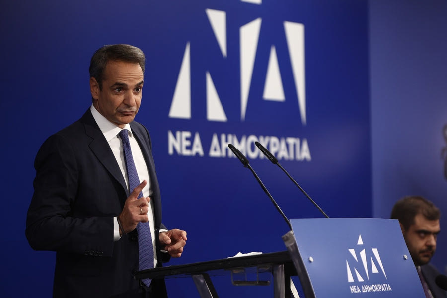 “Εμείς προχωράμε χωρίς αλαζονεία , οι άλλοι «τσακώνονται αν ο αρχηγός τους είναι Τραμπ ή Μπέπε Γκρίλο»