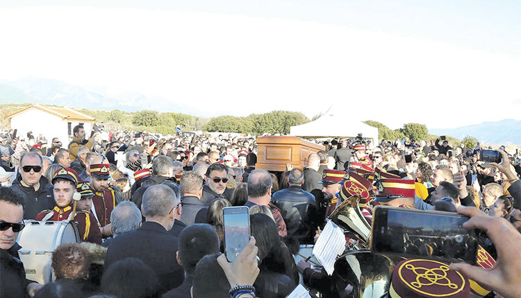 ΣΤΗΝ ΤΕΛΕΥΤΑΙΑ ΤΟΥ ΚΑΤΟΙΚΙΑ Ο ΒΑΣΙΛΗΣ ΚΑΡΡΑΣ “Αντίο” στο Κοκκινοχώρι κι… από τον Βορρά μέχρι τον Νότο