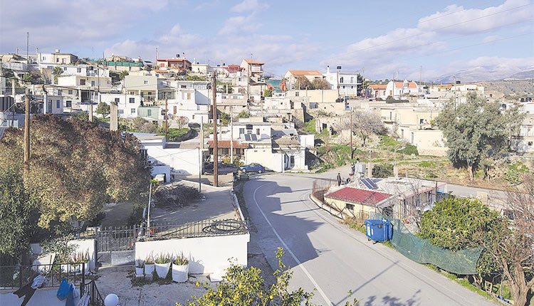 Ο πατέρας Ιωάννης ήταν εφημέριος στον Ναό του Τιμίου Σταυρού στη Λαγούτα