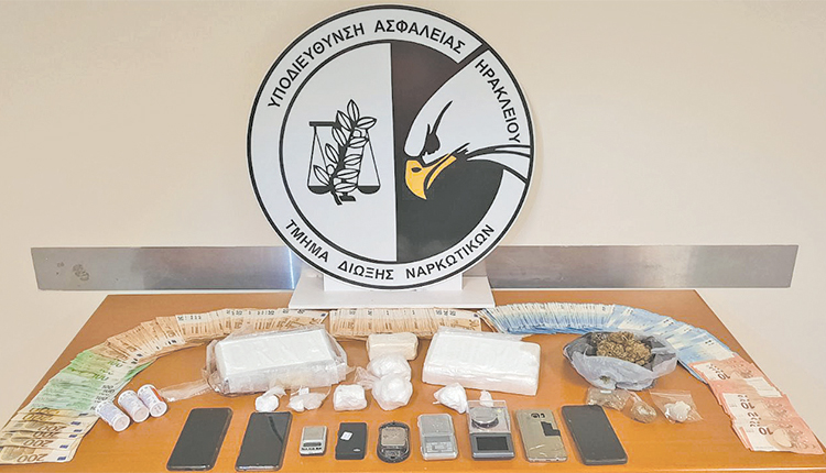 Δύο τούβλα... κοκαΐνης και 20.000 ευρώ κατάσχεσαν οι αστυνομικοί