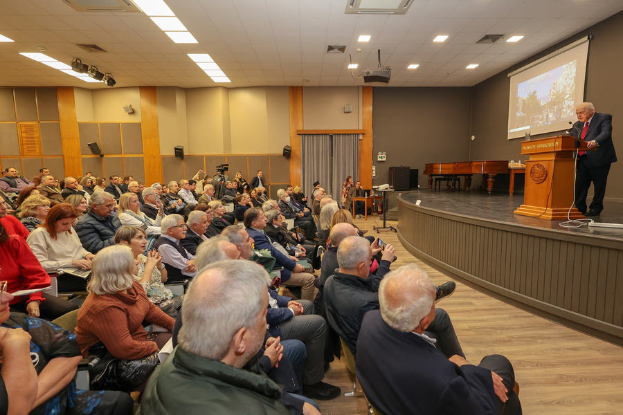 “Και όσο για μένα; Δεν χανόμαστε, θα παρακολουθώ όσα συμβαίνουν στην πόλη”