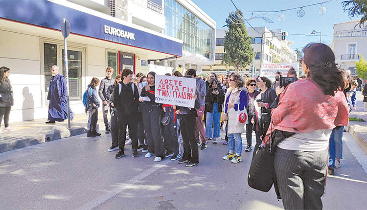 Από την παράσταση διαμαρτυρίας στο Ρέθυμνο