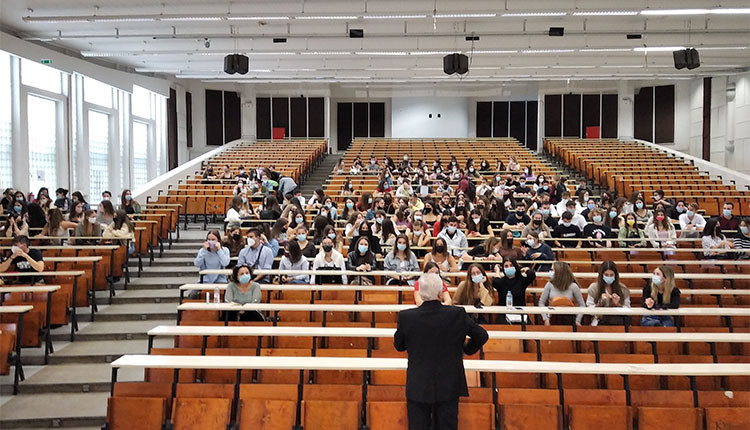 “Η ΕΛΛΑΔΑ ΔΕΝ ΧΡΕΙΑΖΕΤΑΙ ΙΔΙΩΤΙΚΑ ΑΛΛΑ ΓΕΝΝΑΙΑ ΣΤΗΡΙΞΗ ΤΩΝ ΔΗΜΟΣΙΩΝ ΠΑΝΕΠΙΣΤΗΜΙΩΝ” 175 καθηγητές υπογράφουν ενάντια στην παράκαμψη του άρθρου 16