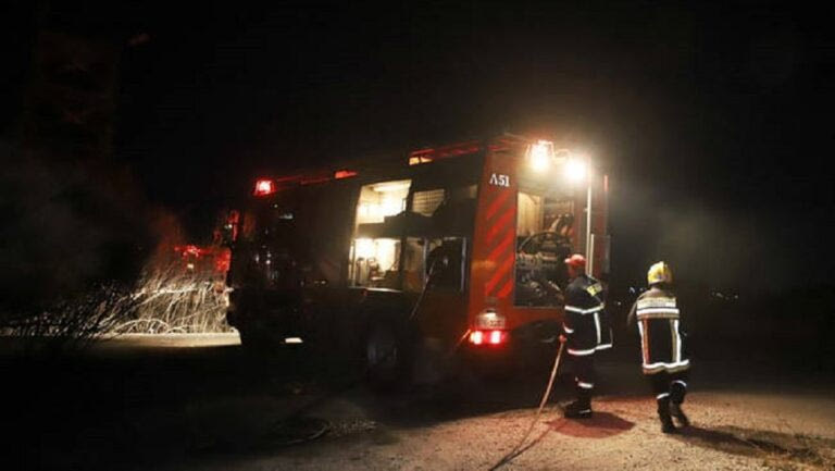 Φωτιά τη νύχτα σε δύο μηχανήματα έργων στην περιοχή των Λινοπεραμάτων