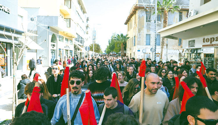 Το ποτάμι των αντιδράσεων δεν… βρέχει την κυβερνητική πλειοψηφία