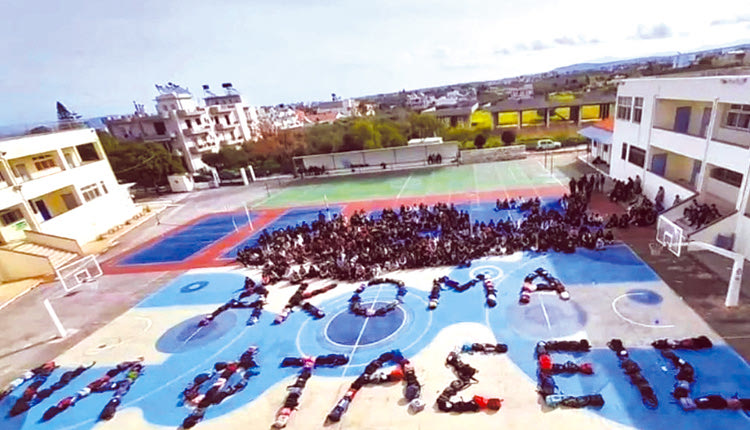 Ευαίσθητοι μαθητές, μηνύματα στις αυλές