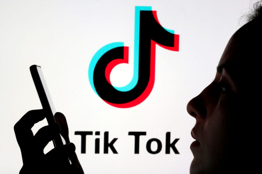 Λίγα λεπτά στο TikTok αρκούν για να επηρεάσουν αρνητικά την εικόνα του σώματος