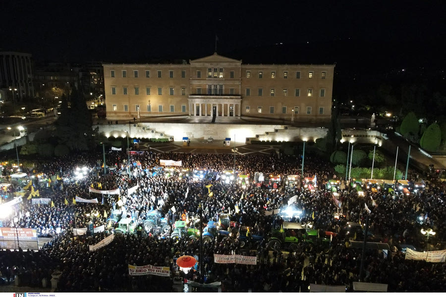 Οι αγρότες διανυκτερεύουν στo κέντρο της Αθήνας – την Πέμπτη οι αποφάσεις για το μέλλον των κινητοποιήσεων